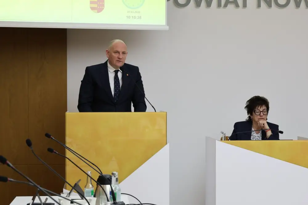 XX Sesja Rady Powiatu Nowosądeckiego. Inwestycje i bezpieczeństwo w centrum uwagi
