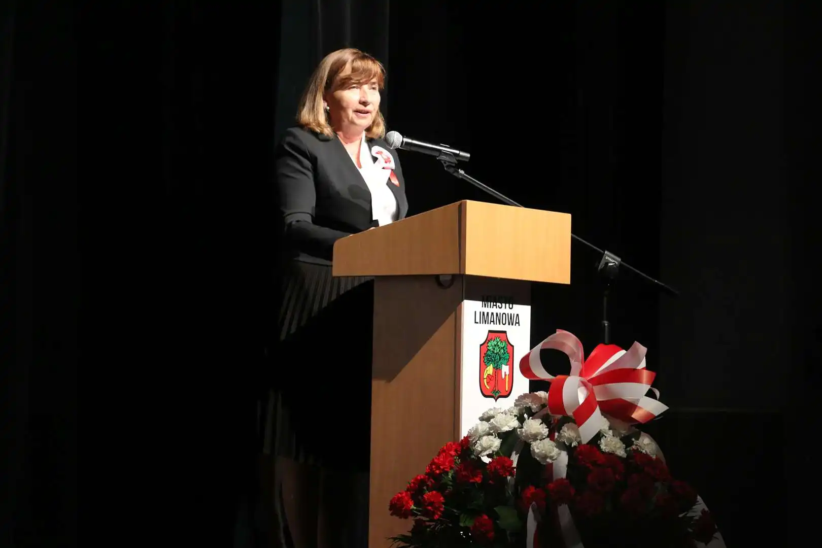 Limanowska sesja z okazji 106-lecia Niepodległości. Medal „Pro Patria” i artystyczne występy