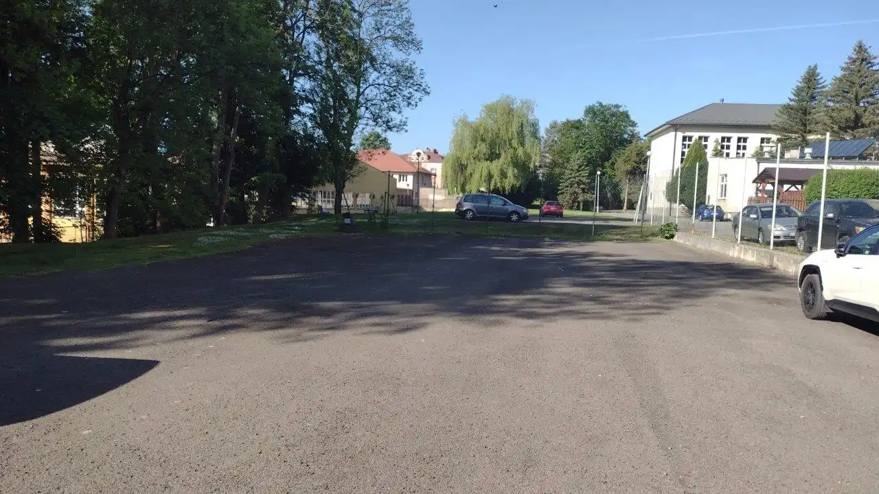 Ruszyły roboty budowlane przy Powiatowym Zespole Placówek Oświatowych w Bieczu. Co tam powstaje?