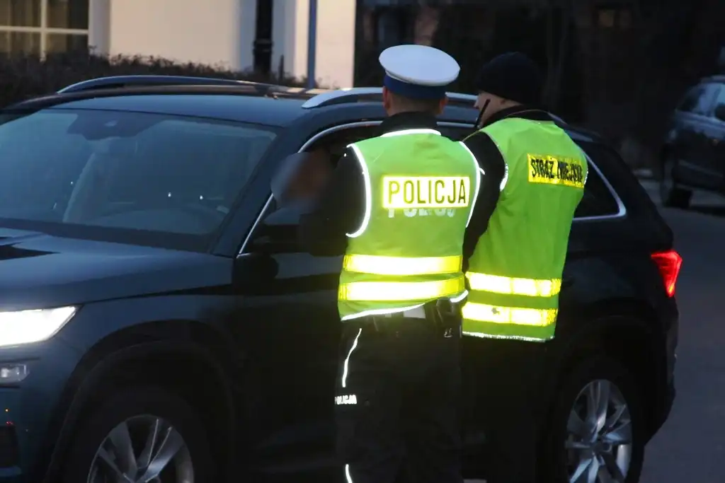 Policjanci dbali o bezpieczeństwo podczas turnieju hokejowego w Krynicy-Zdroju