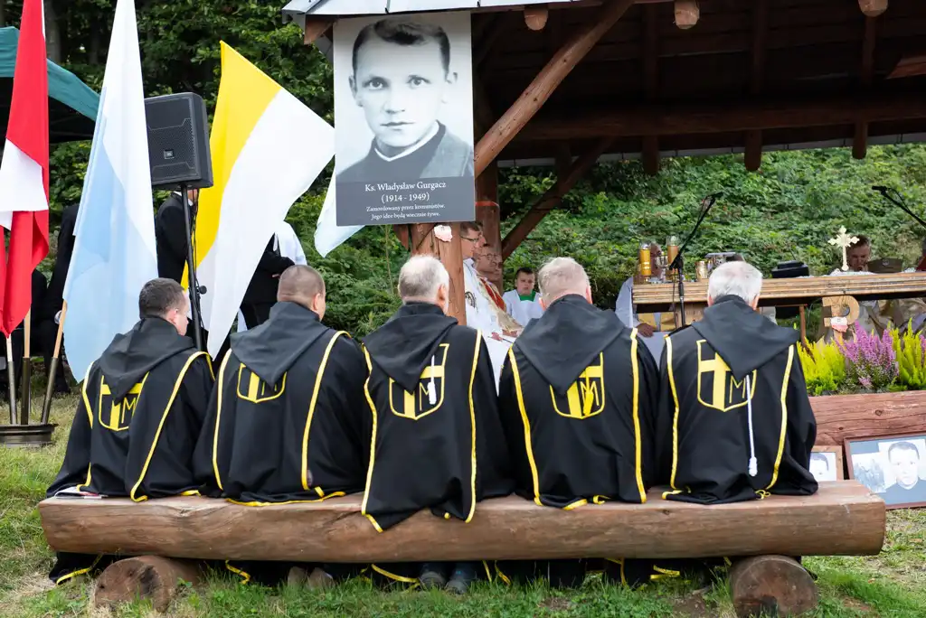 Na Hali Łabowskiej została odprawiona msza święta w intencji księdza kapelana Władysława Gurgacza i Żołnierzy  PPAN