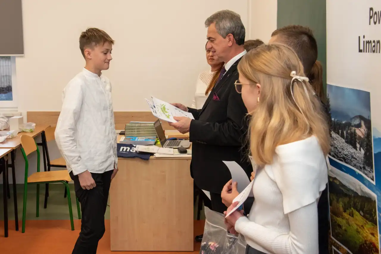 Limanowska młodzież w akcji. Zwycięzcy konkursu ekologicznego i Erasmus+