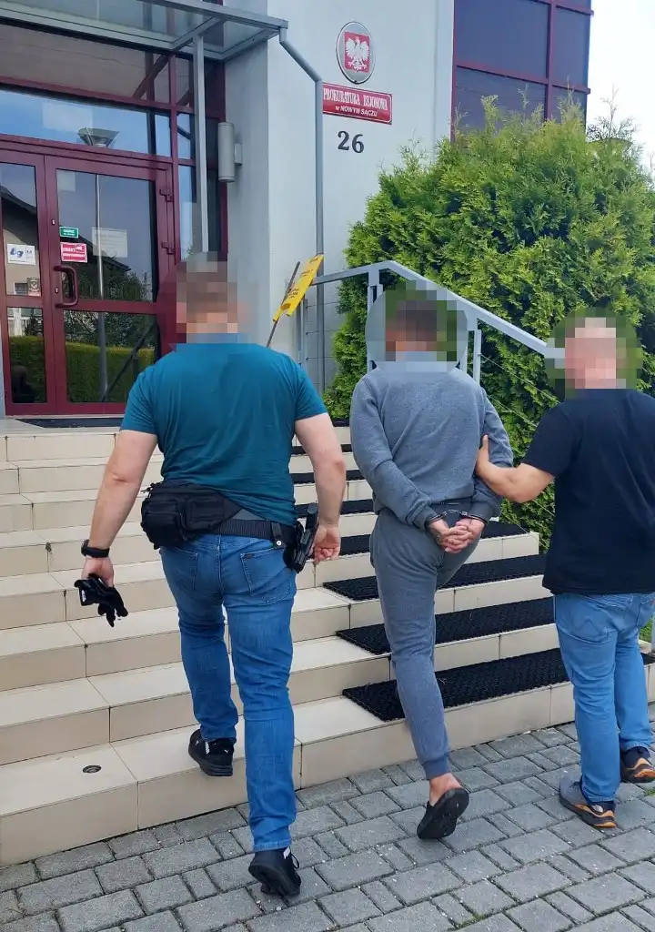 Zatrzymano kolejną osobę, a trzy tymczasowo aresztowano w sprawie pobicia ze skutkiem śmiertelnym 75-letniego mieszkańca Sądecczyzny