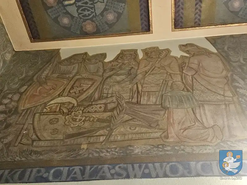 Kościół w Łącku w trakcie renowacji. Malowidła na ścianach i nowa elewacja