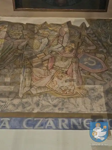 Kościół w Łącku w trakcie renowacji. Malowidła na ścianach i nowa elewacja