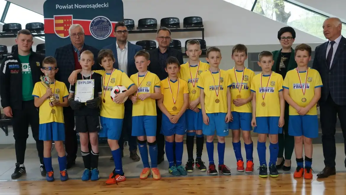 Młodzi piłkarze walczyli o Puchar Starosty Nowosądeckiego