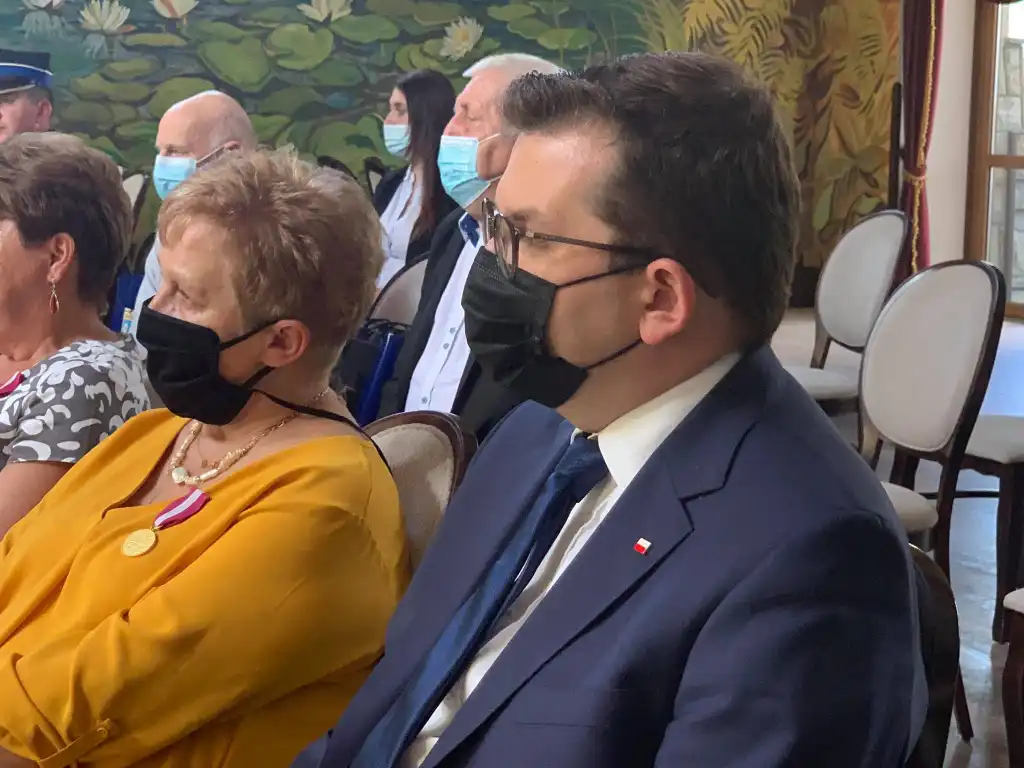 Wojewoda małopolski wręczył zasłużonym dla gminy Niedźwiedź odznaczenia państwowe