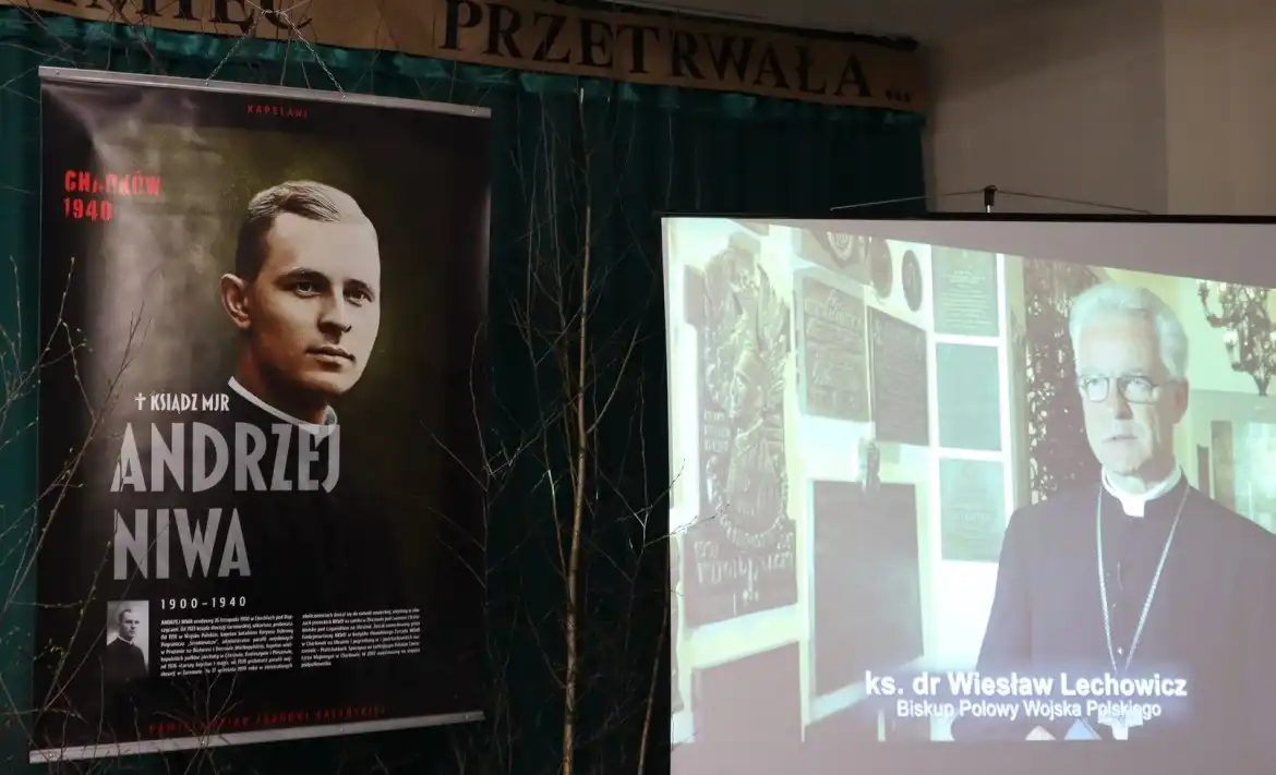 Wzruszająca lekcja historii w Rdziostowie. 85. rocznica Zbrodni Katyńskiej