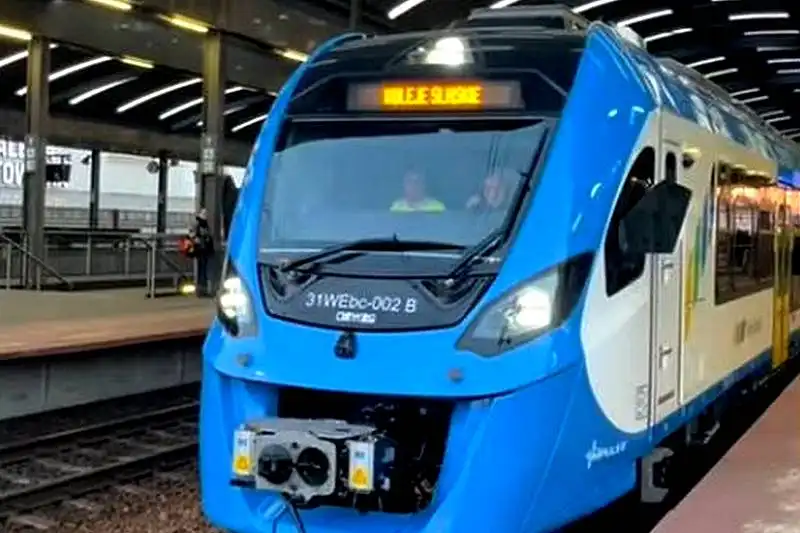 Nowe pociągi Impuls 2 ruszają na śląskie tory. Koleje Śląskie z nowymi zamówieniami