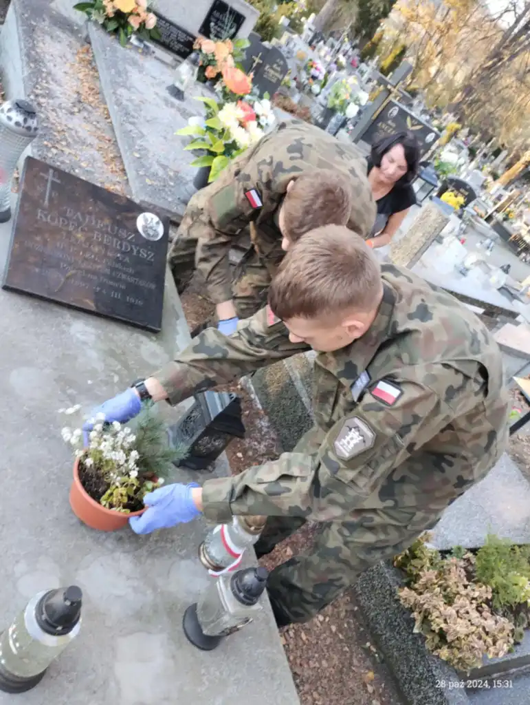 Pamięć i cześć. Tymbarscy Strzelcy dbają o groby bohaterów