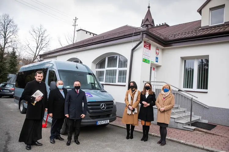 WTZ w Siołkowej ma nowy samochód do przewozu osób niepełnosprawnych