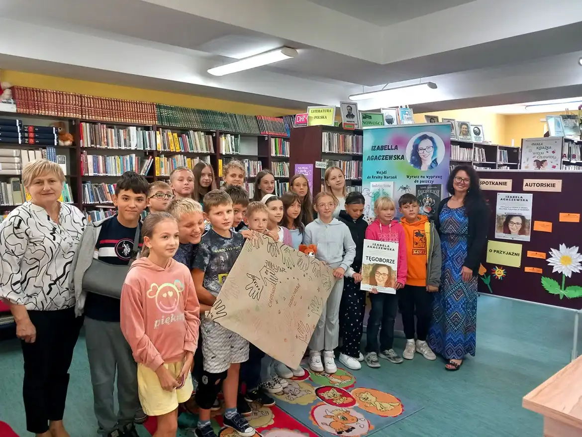 Książki, warsztaty i uśmiechy. Udany projekt „Biblioteka dla każdego, i małego i większego”