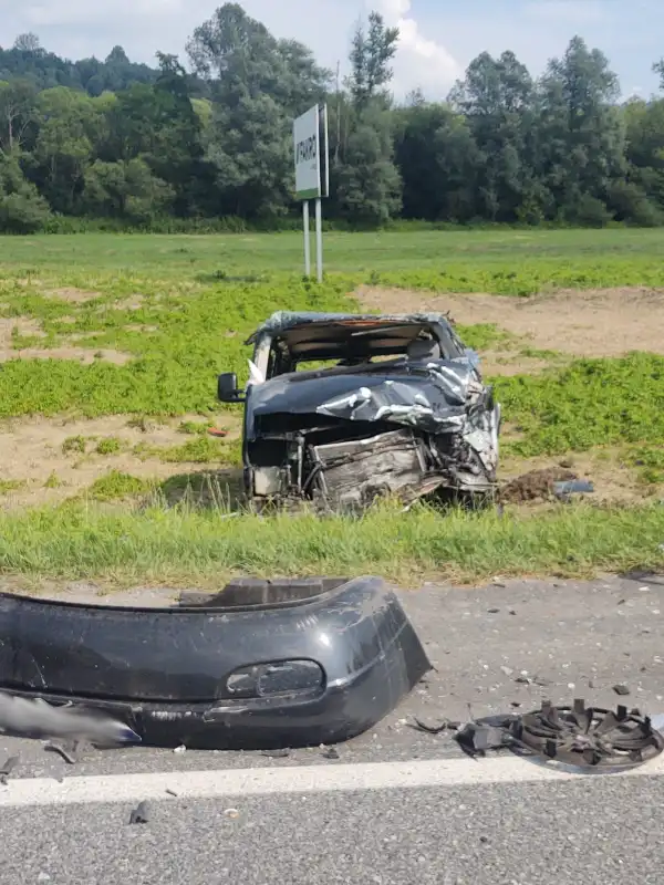 Wypadek na DK75 w Witowicach Dolnych. Jedna osoba była zakleszczona we wraku pojazdu