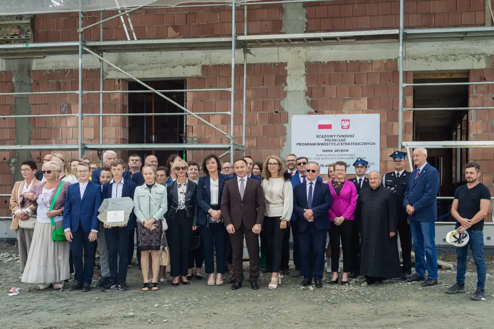 W Gródku odbyła się uroczystość poświęcenia i wmurowania kamienia węgielnego pod budowę nowej Szkoły Podstawowej