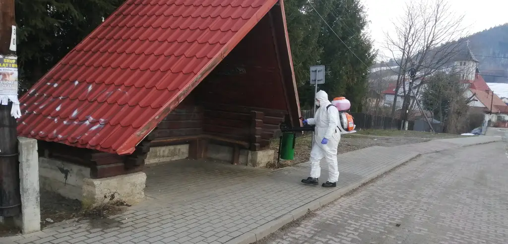 Strażacy dezynfekowali miejsca publiczne
