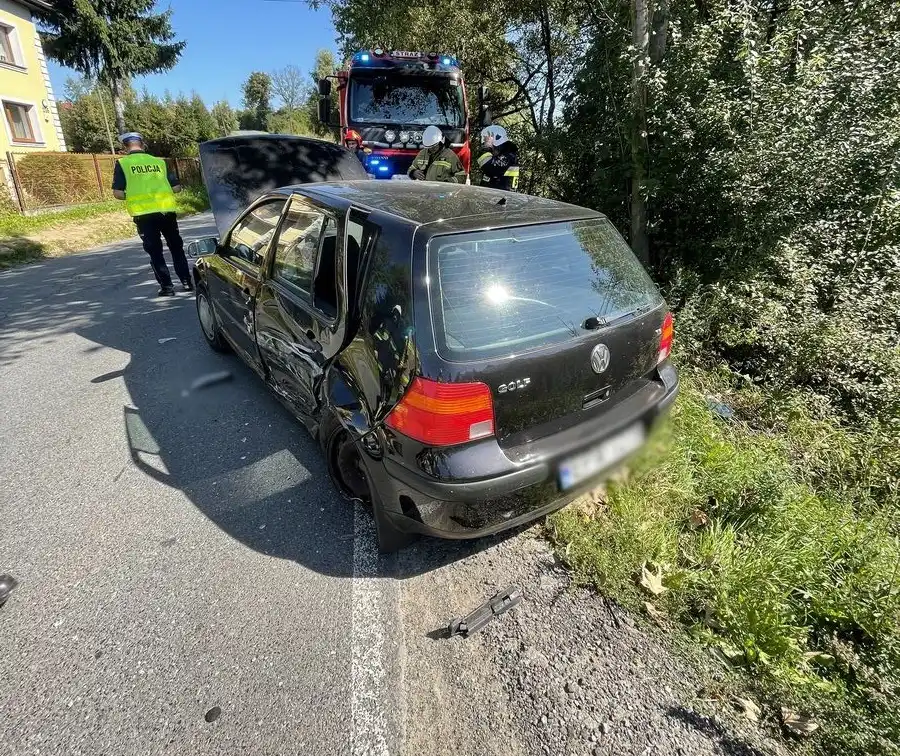 Wypadek w Mystkowie. Dwie osoby trafiły do szpitala