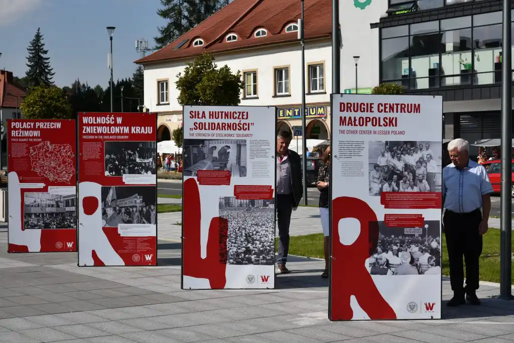 Na limanowskim rynku można obejrzeć wystawę IPN pn. „TU rodziła się solidarność„