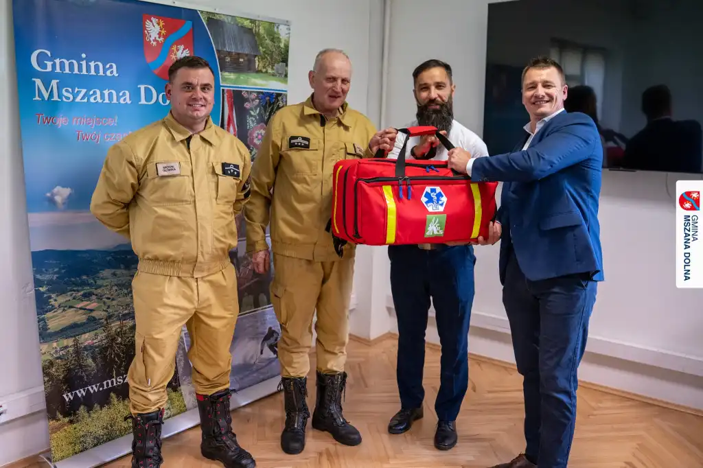 Nowy sprzęt ratowniczy dla OSP Kasinka Mała. Prezent od partnerskiego Margonina