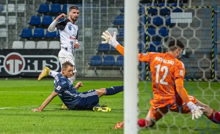 W meczu 17. kolejki II ligi Sandecja Nowy Sącz przegrywa na wyjeździe z Kotwicą Kołobrzeg