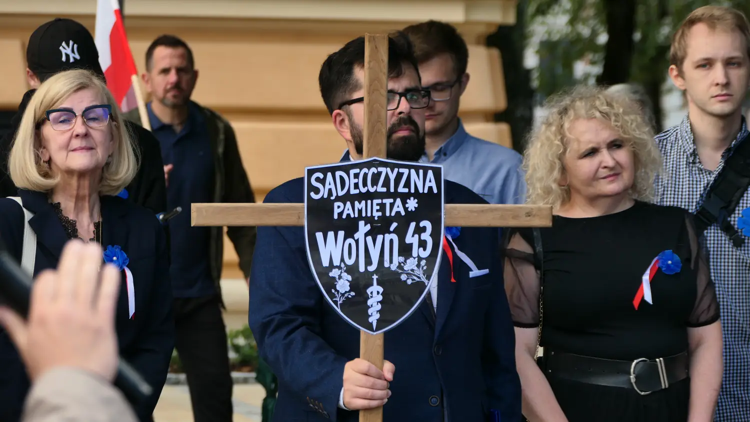 Pamięć, krzyże i mocne słowa. Marsz Wołyński po raz dwunasty przeszedł przez Nowy Sącz