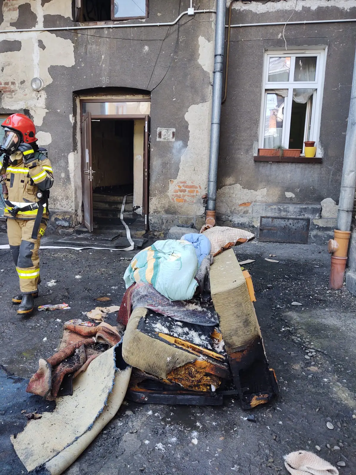 Pożar na ul. Długosza w Nowym Sączu. 22 osoby ewakuowane