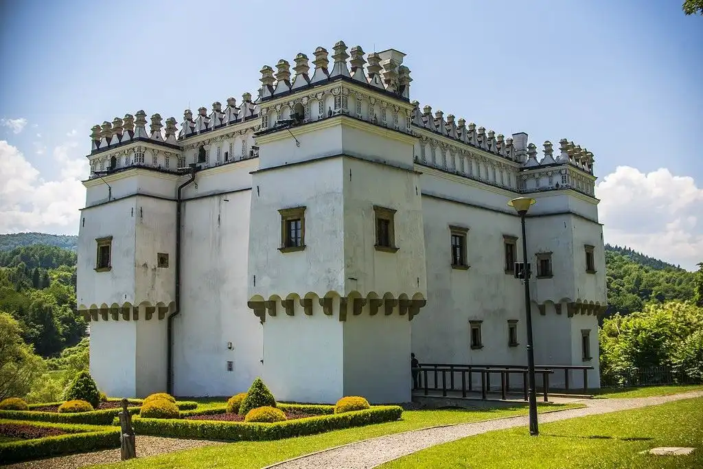 Edukacyjny park i wyjątkowa wystawa w Skansenie Wsi Pogórzańskiej w Szymbarku