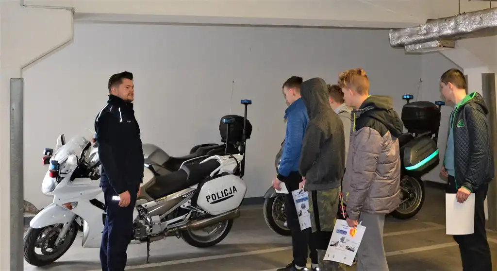 Uczniowie odwiedzili sądecka Komendę Policji