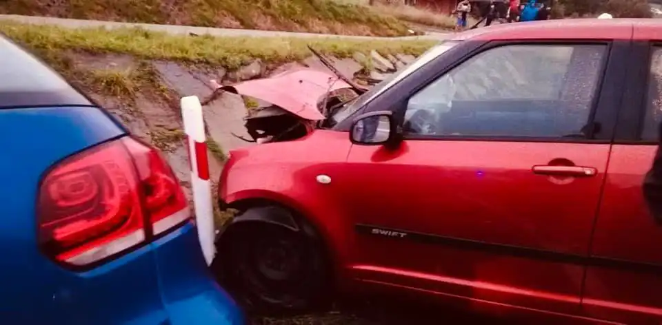 Kraksa na DK28 w Starej Wsi. Jedna osoba poszkodowana