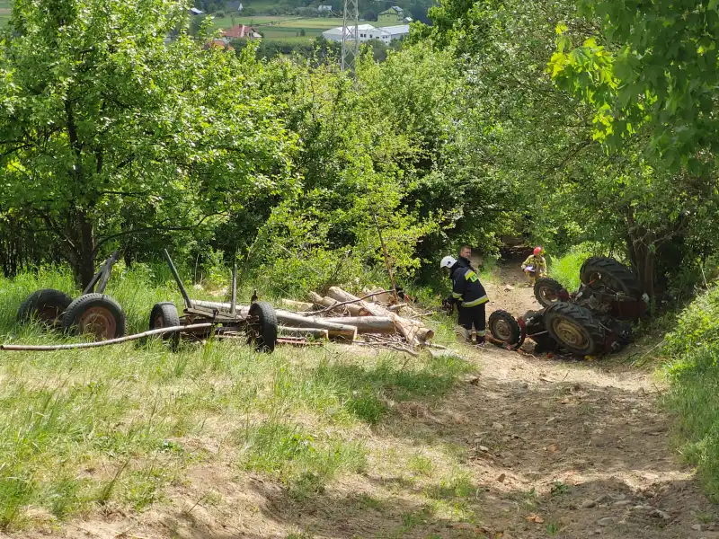 W Zawadce ciągnik rolniczy przygniótł mężczyznę. W akcji śmigłowiec LPR