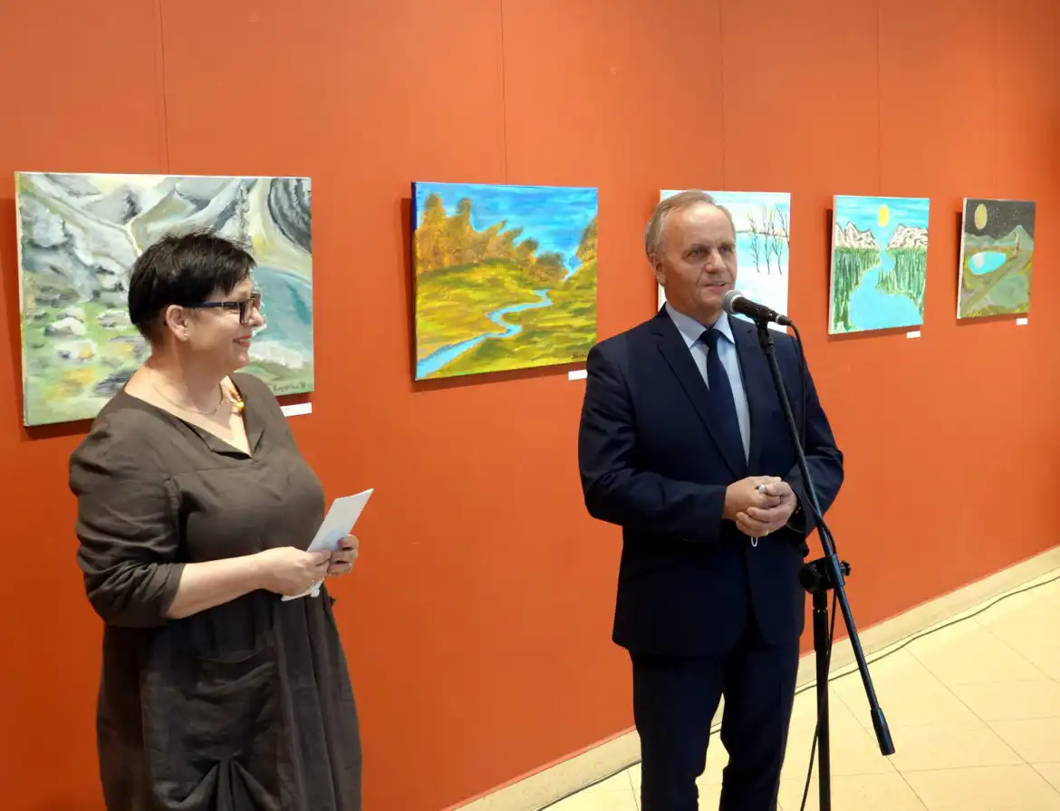 W Galerii Sztuki MCK Sokół odbył się wernisaż prac uczestników Powiatowego Ośrodka Wsparcia w Muszynie