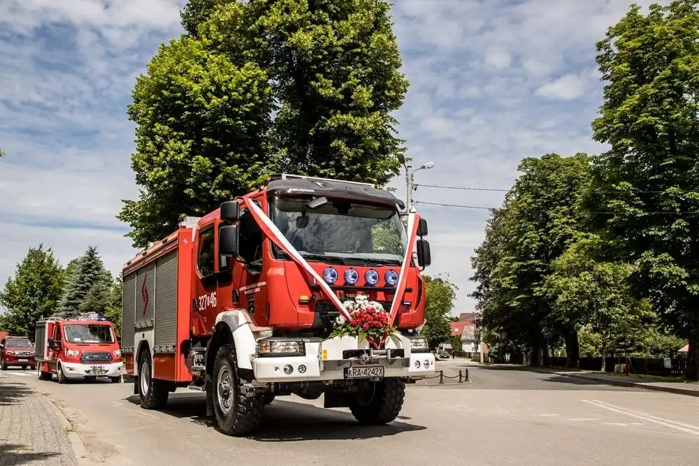 32 nowe samochody dla małopolskich strażaków i ratowników. Również tych w subregionie sądeckim