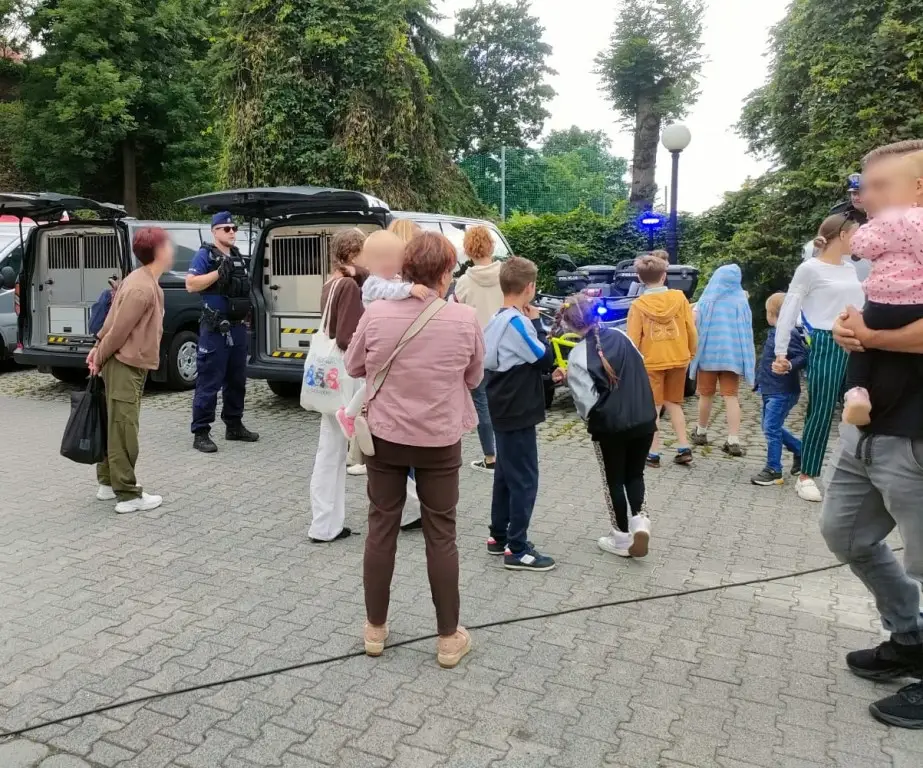 Psy służbowe, radiowozy i lekcje bezpieczeństwa. Policyjne atrakcje przyciągnęły najmłodszych
