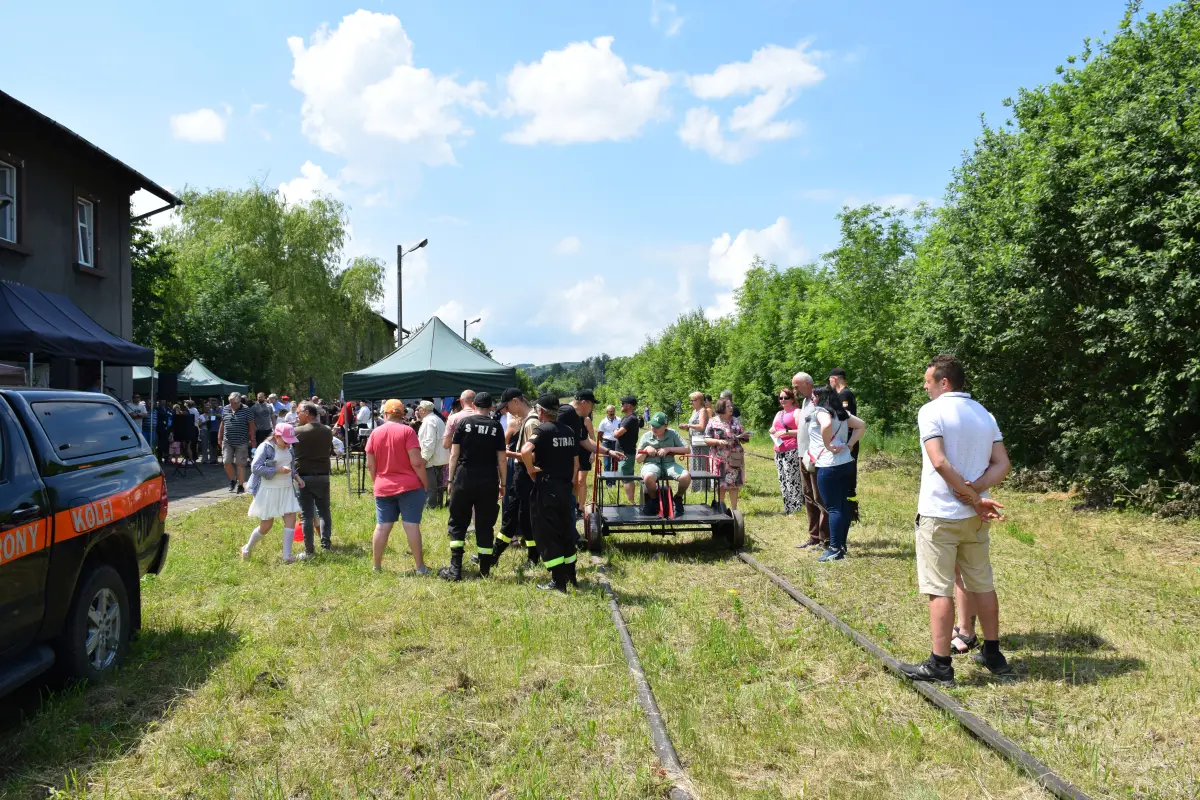 Zabytkowa drezyna, koncerty i kolejowe ciekawostki. Tak było w Dobrej