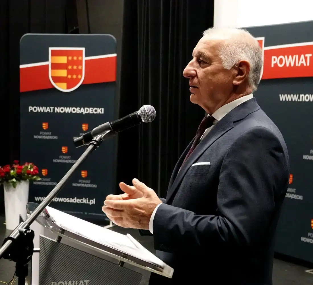 Gala „Sądeckie Oblicza Wolontariatu”. Starosta nagrodził wolontariuszy zaangażowanych w niesienie pomocy innym