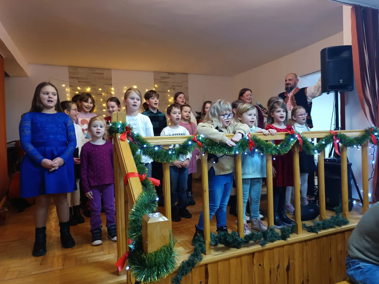 Muzyczne talenty najmłodszych rozbrzmiały w remizie w Mokrej Wsi