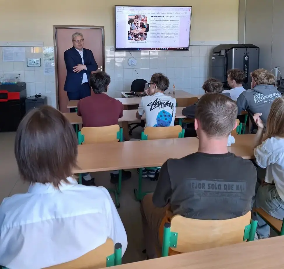 Nauka poza szkolną ławką. Licealiści odwiedzili laboratoria Akademii Nauk Stosowanych