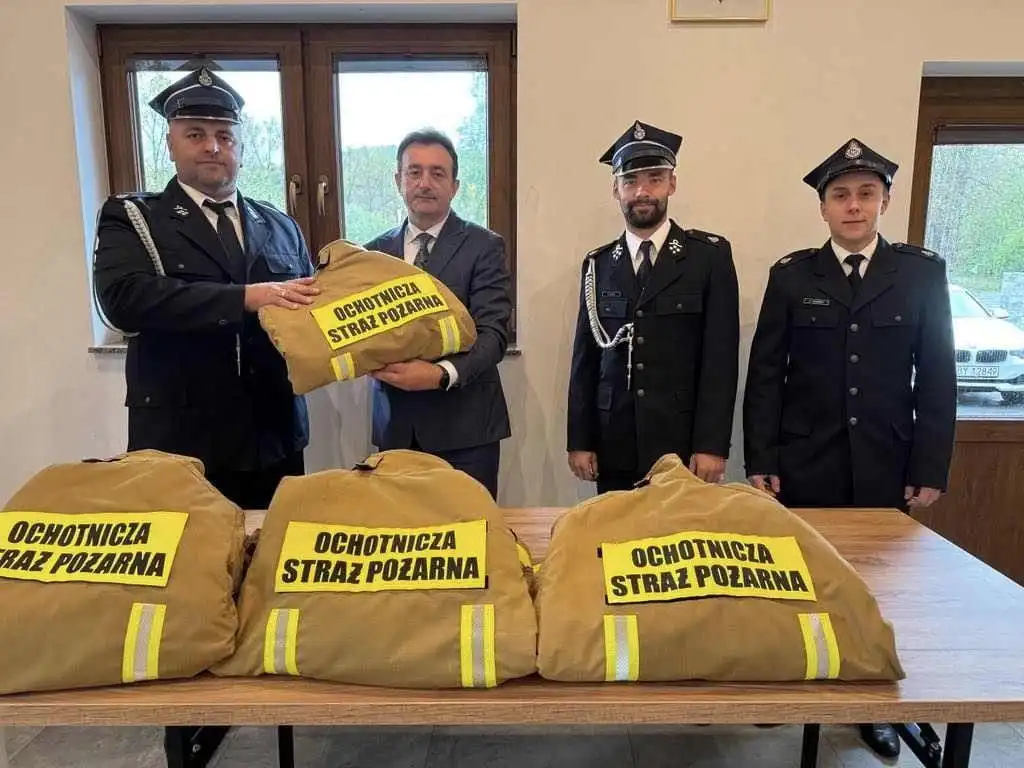 Nowy sprzęt dla strażaków z OSP Strzeszyce i OSP Ujanowice