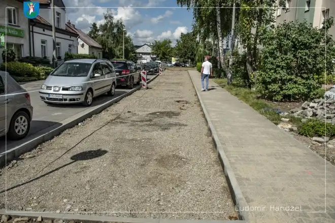 Trwa odbudowa miejsc postojowych na osiedlu Wojska Polskiego