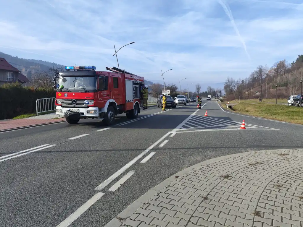 Kolizja w Nowej Wsi. Interwencja straży pożarnej i działania ratunkowe