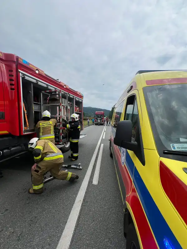 Wypadek na DK75 w Witowicach Dolnych. Zderzyły się dwa pojazdy