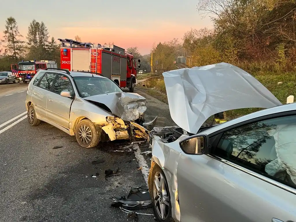 Wypadek w Kurowie. Dwie osoby poszkodowane