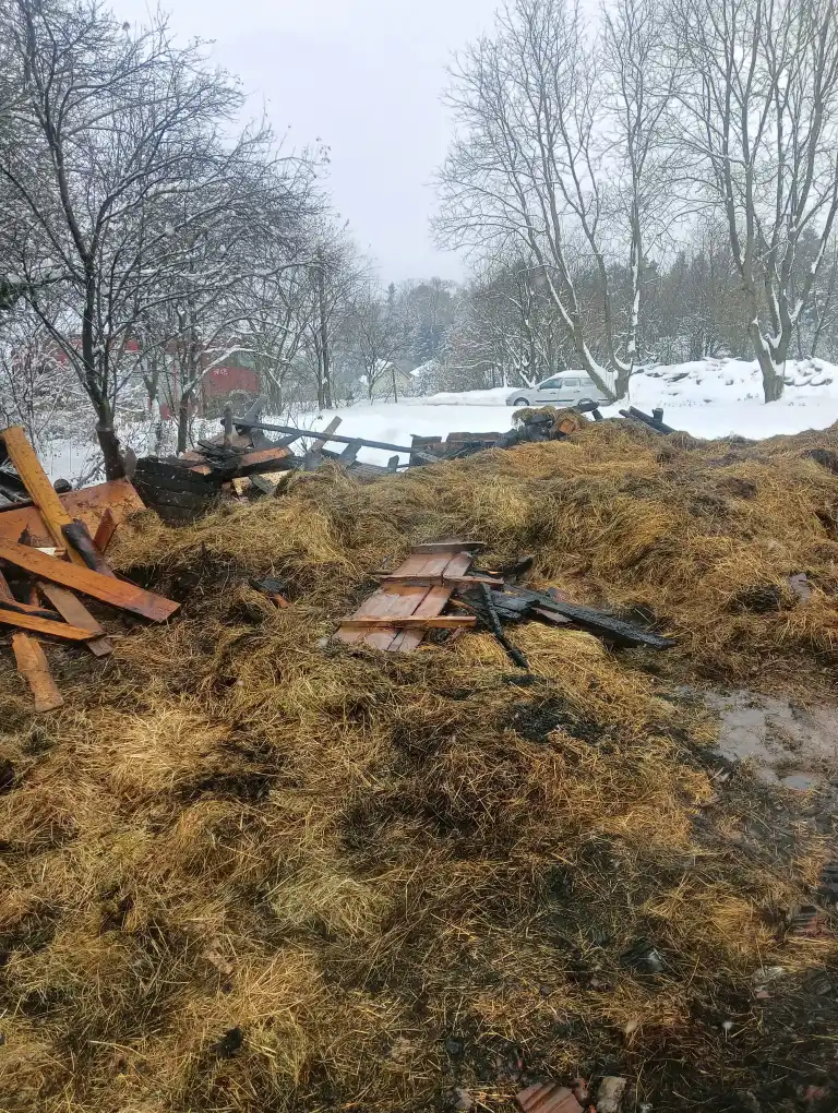 Pożar w Rdziostowie. Spłonął drewniany budynek gospodarczy