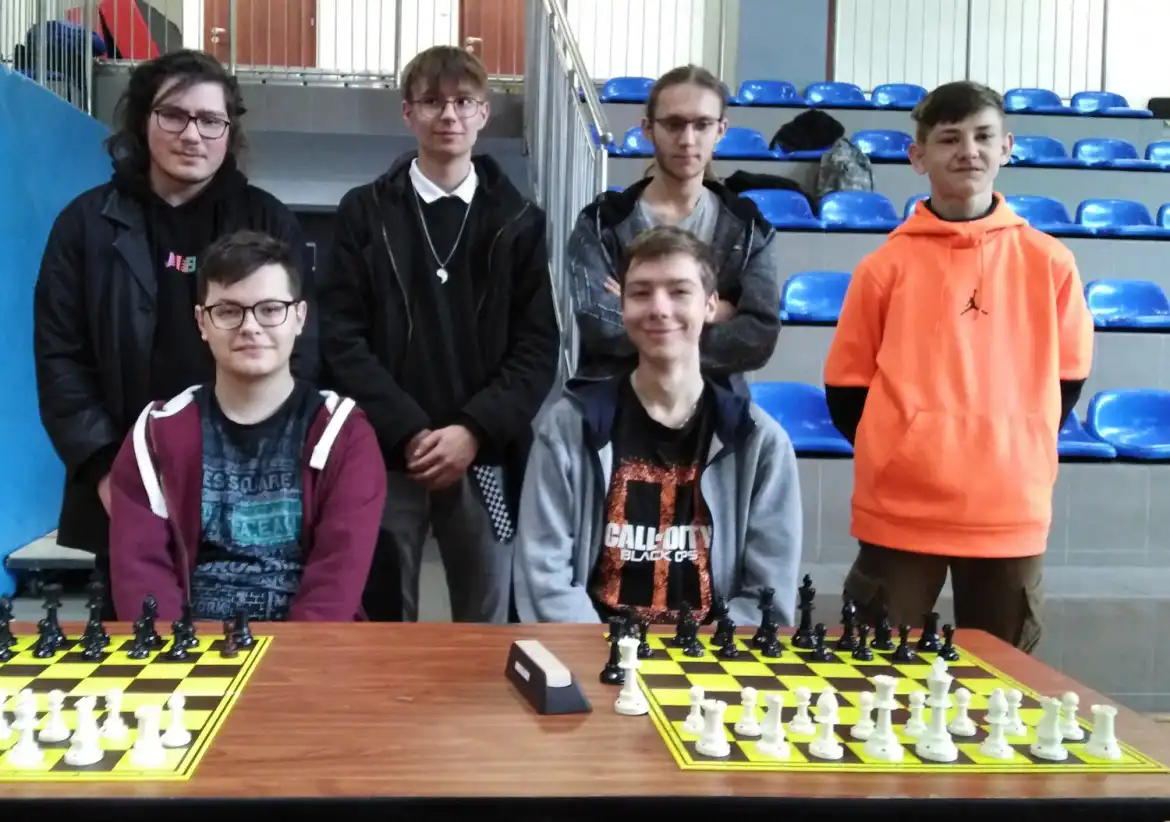 Uczniowie ZS w Starym Sączu reprezentują szkołę w wojewódzkich i rejonowych zawodach sportowych