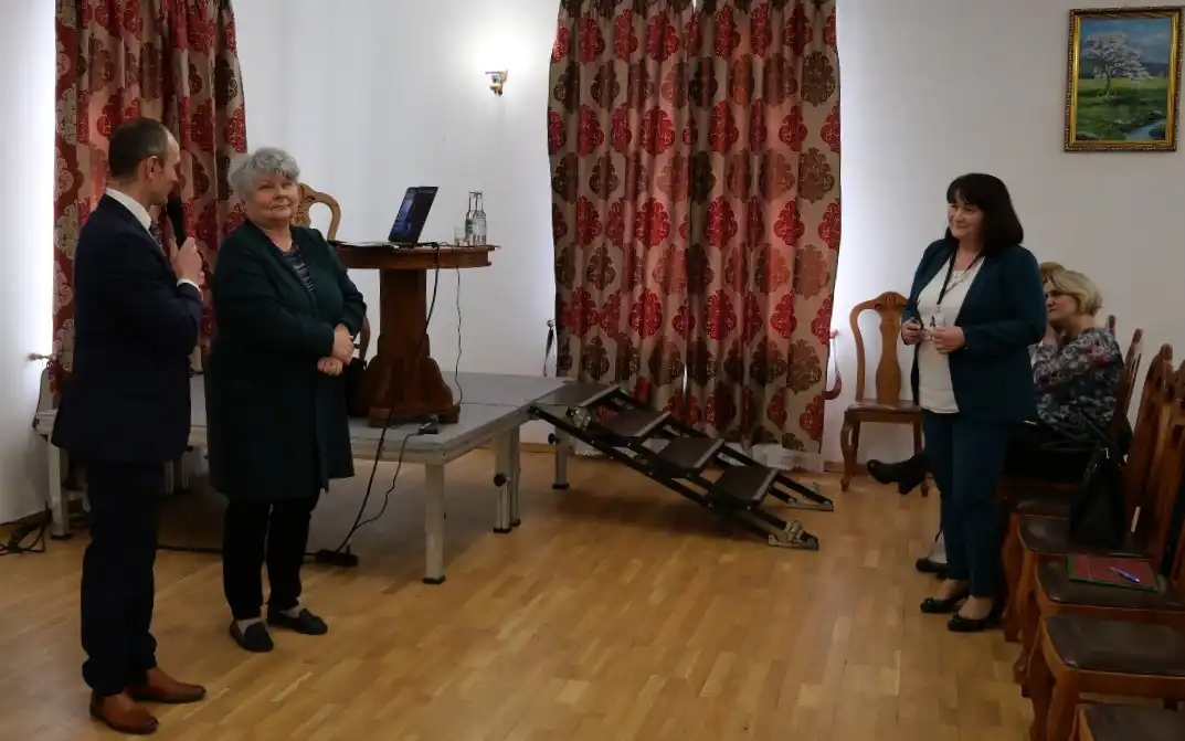 Nowoczesne podejście do oceniania. Konferencja z udziałem kurator oświaty dr Gabrieli Olszowskiej w Lipnicy Wielkiej