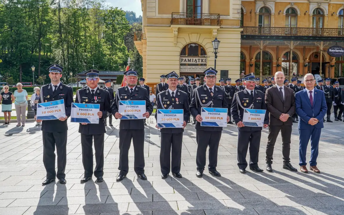 Strażackie święto w Krynicy-Zdroju. Nowy wóz dla OSP Berest i wyróżnienia dla druhów
