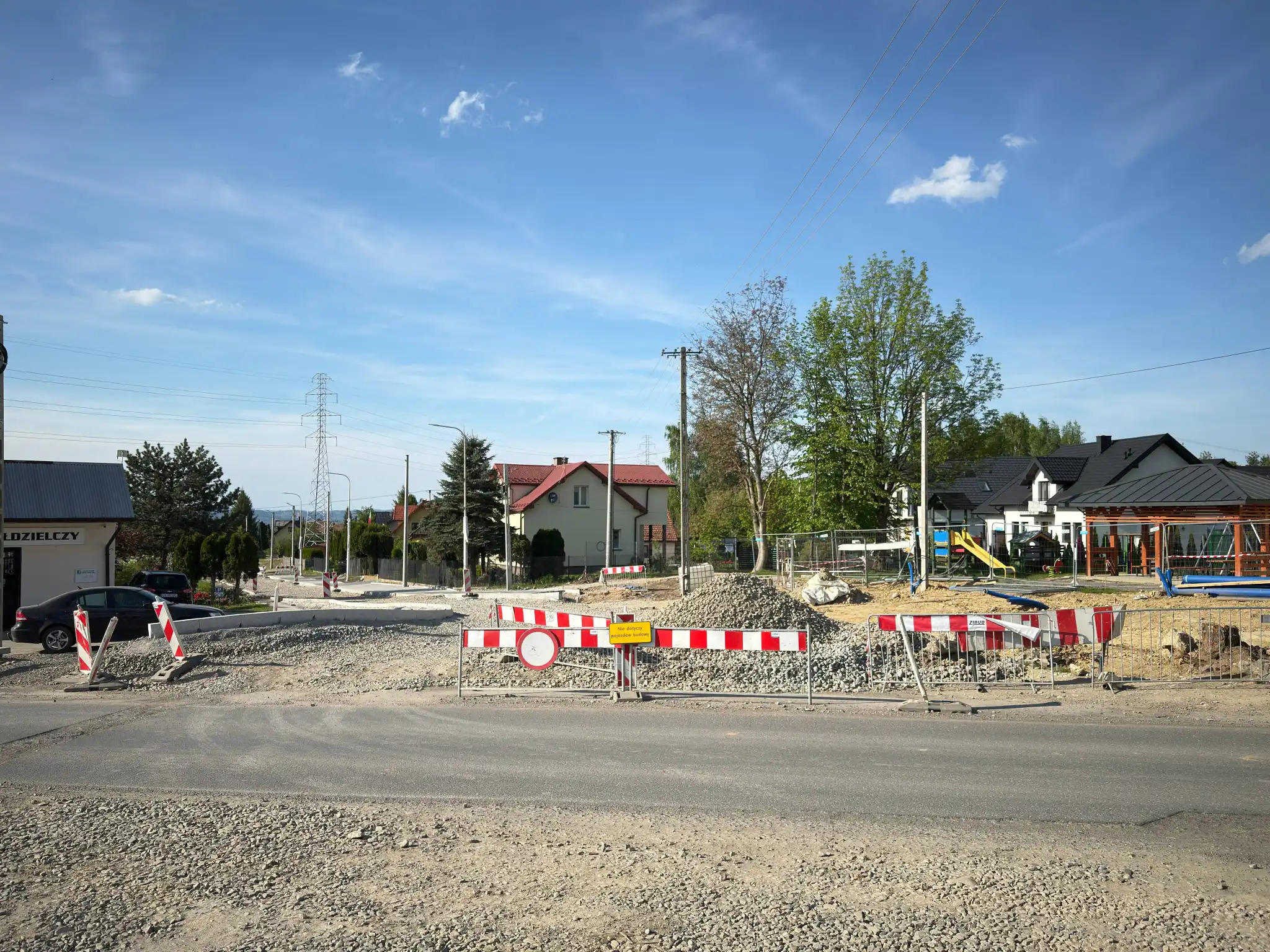 Poręba Mała się zmienia. Kolejne inwestycje poprawiają bezpieczeństwo i komfort mieszkańców