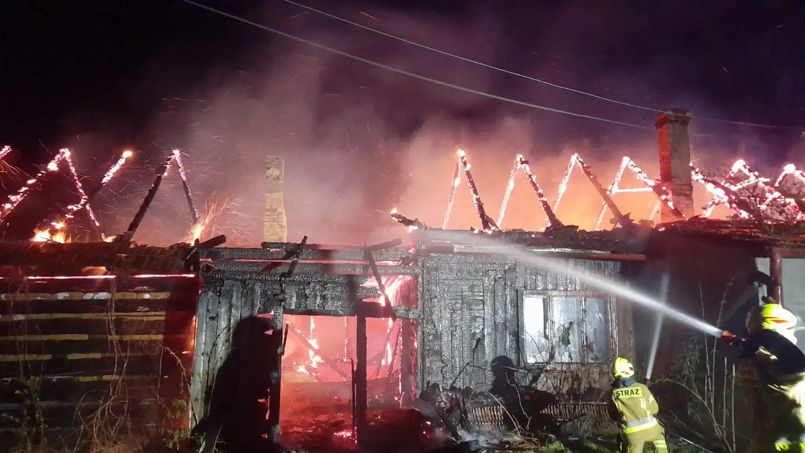 Pożar w Suchej Strudze. Płonął budynek gospodarczy