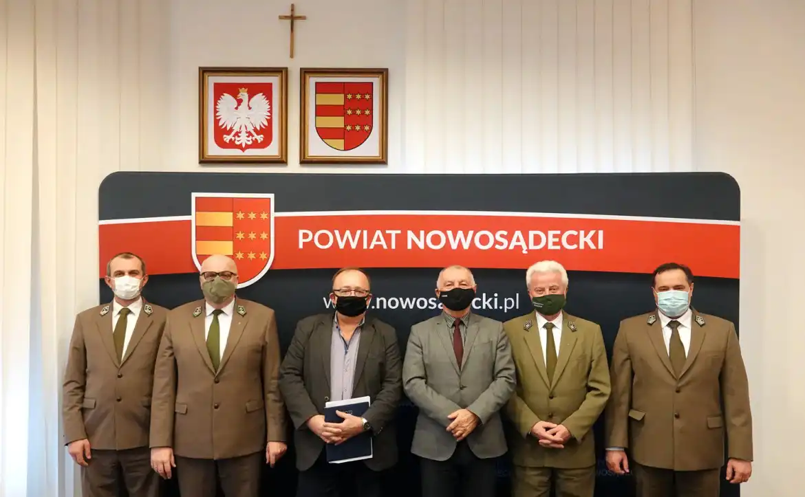 W Starostwie Powiatowym podpisano porozumienie z leśnikami