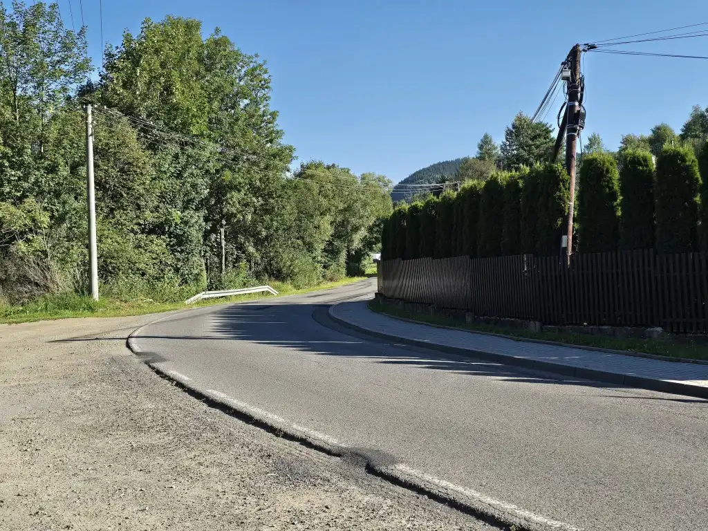 Bezpieczniej przy szkole w Roztoce. Rusza przebudowa drogi powiatowej