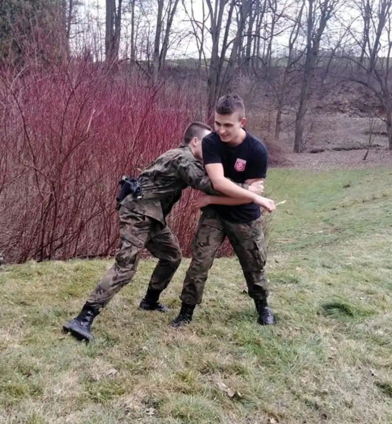 W klasie mundurowej ZS w Marcinkowicach młodzież uczy się skutecznej obrony przed agresorem